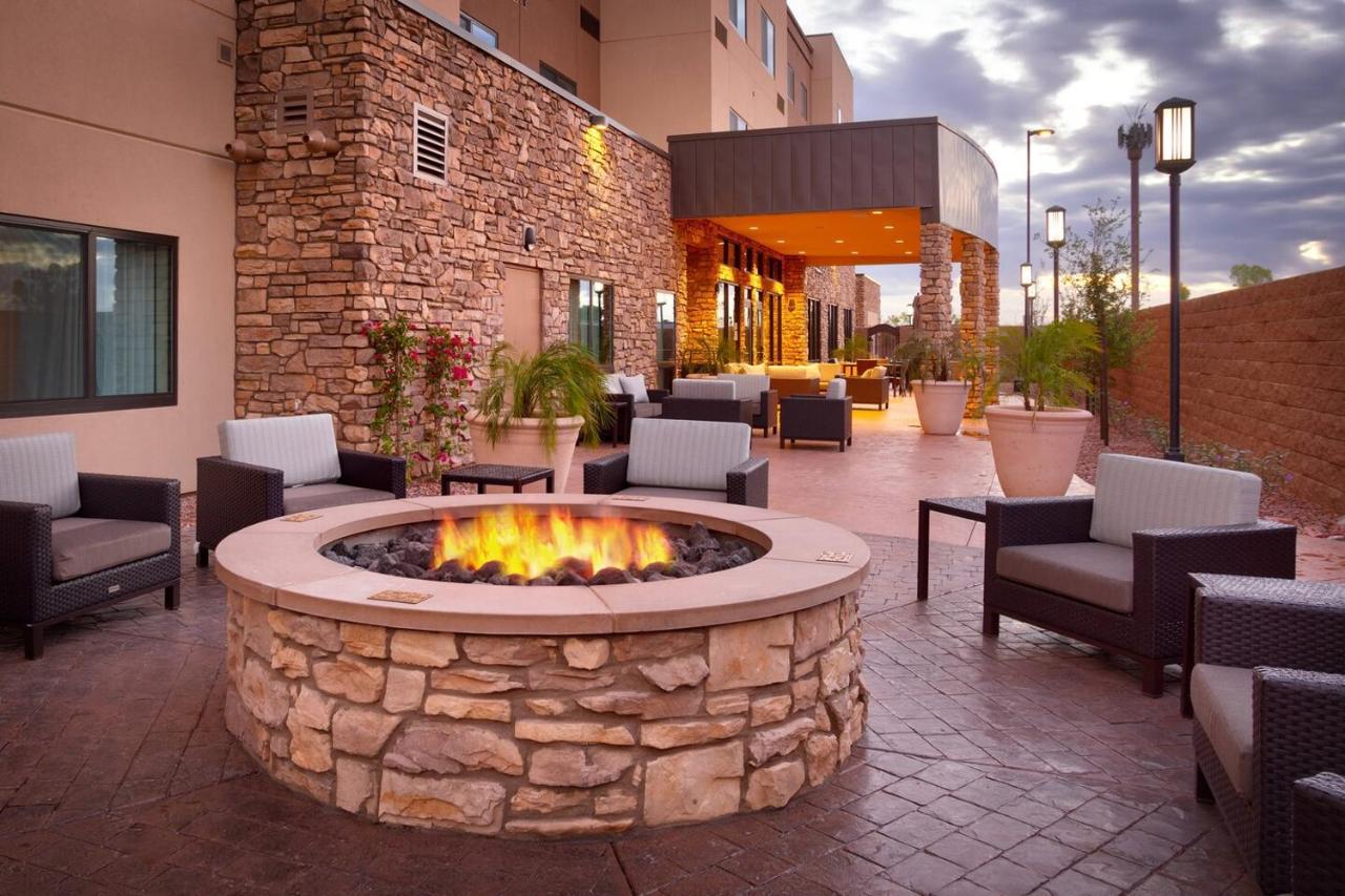 Courtyard By Marriott Phoenix Mesa Gateway Airport Exterior photo