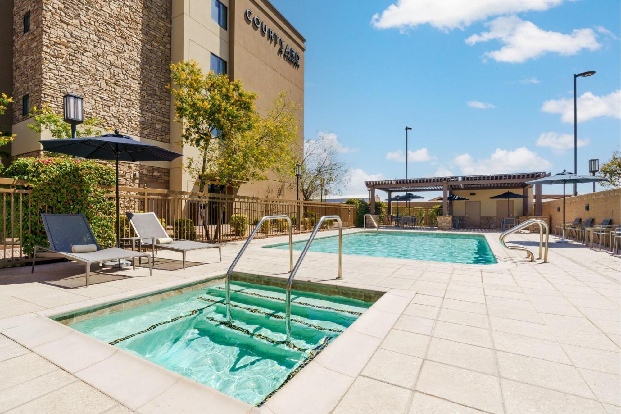 Courtyard By Marriott Phoenix Mesa Gateway Airport Exterior photo