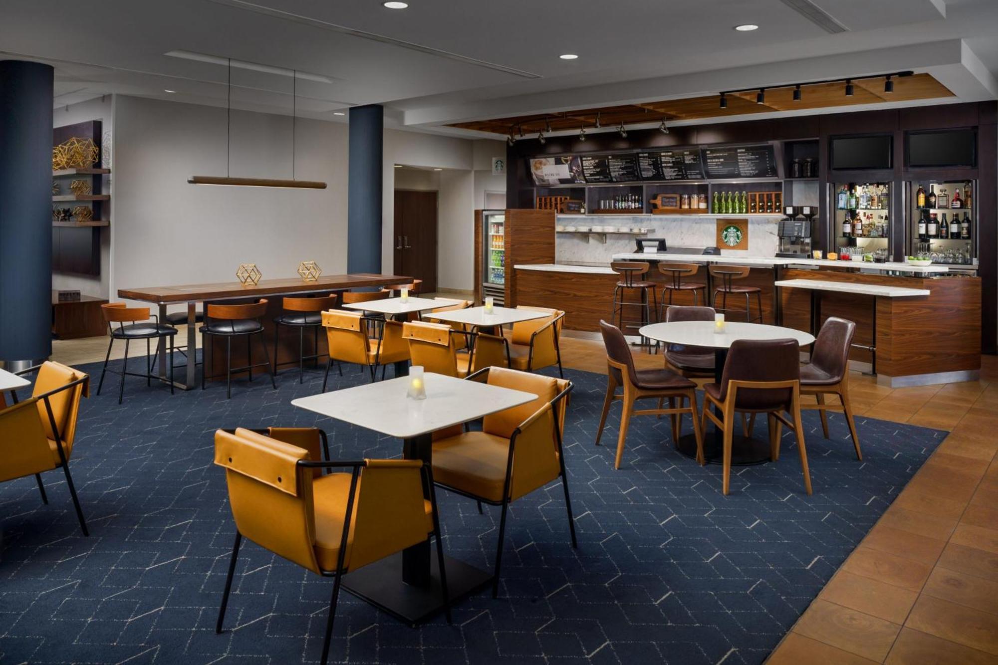 Courtyard By Marriott Phoenix Mesa Gateway Airport Exterior photo