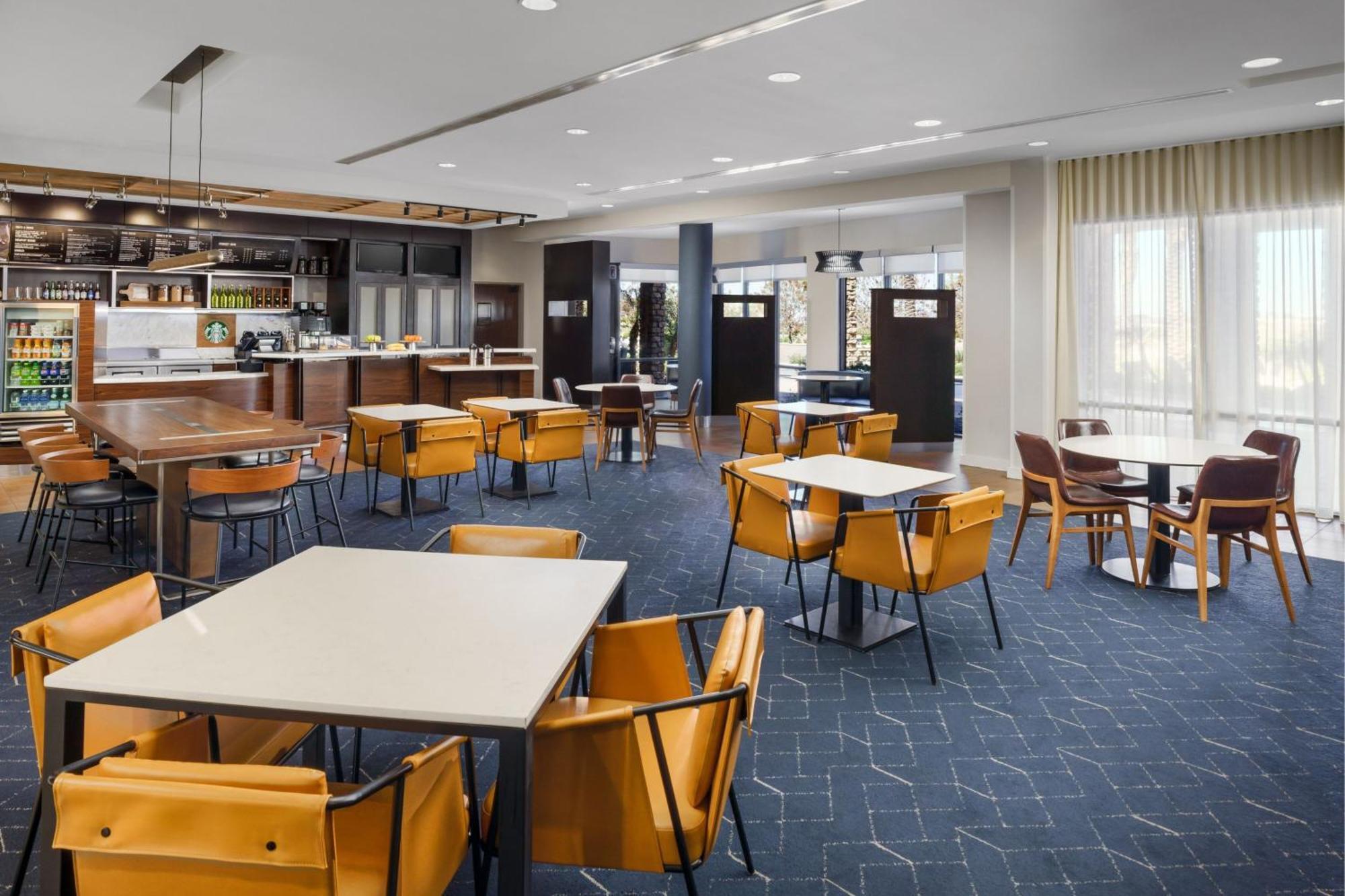 Courtyard By Marriott Phoenix Mesa Gateway Airport Exterior photo