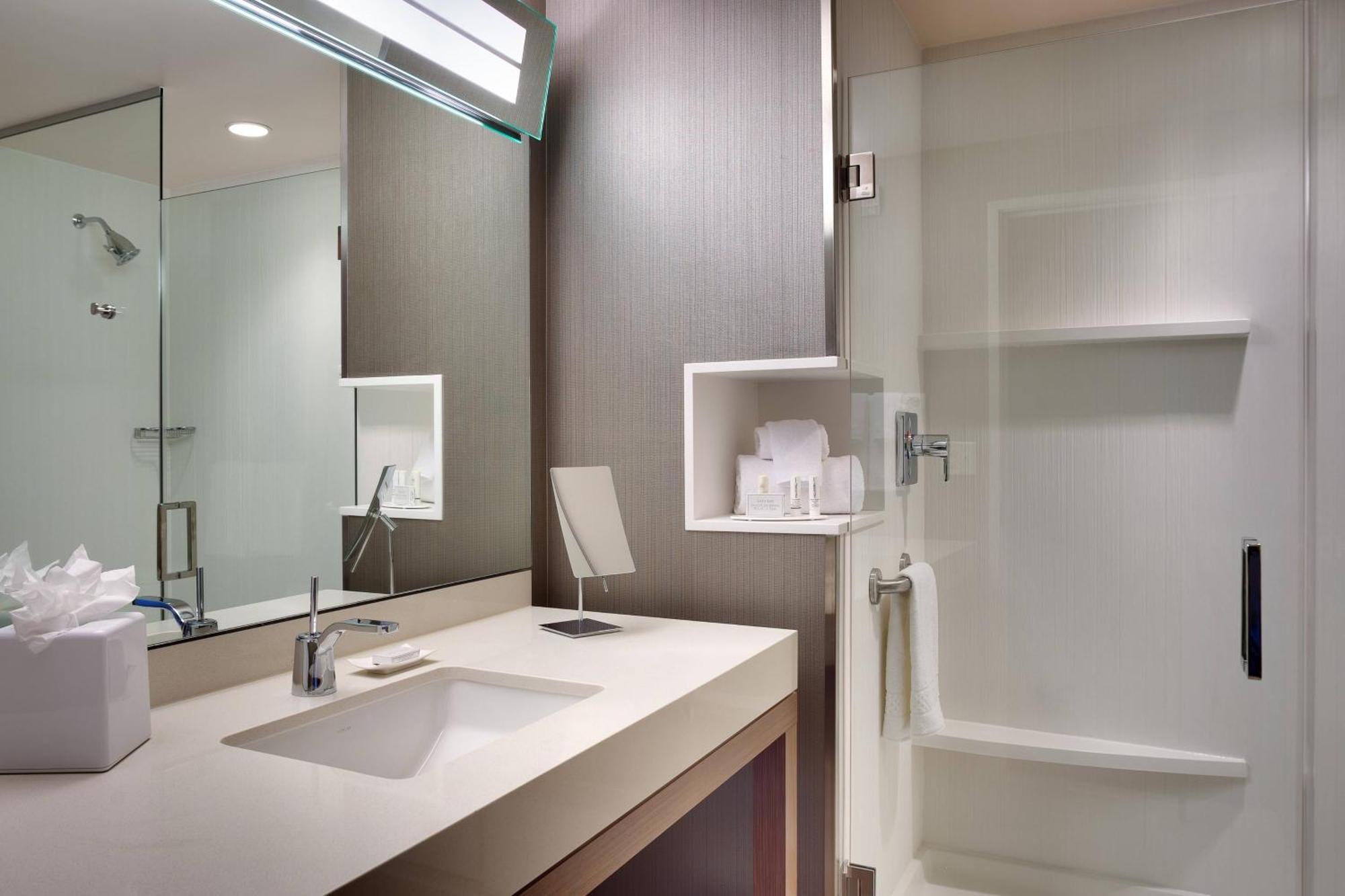 Courtyard By Marriott Phoenix Mesa Gateway Airport Exterior photo