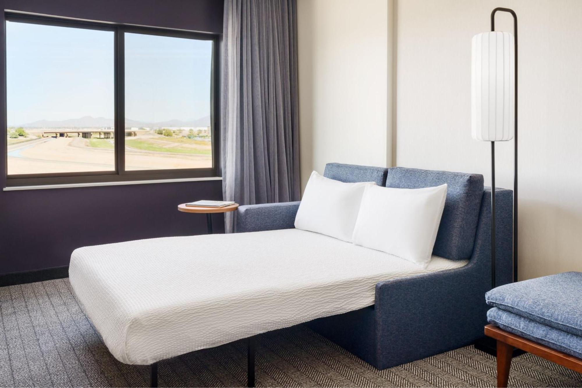 Courtyard By Marriott Phoenix Mesa Gateway Airport Exterior photo