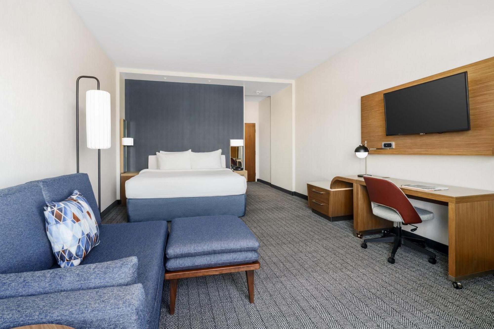 Courtyard By Marriott Phoenix Mesa Gateway Airport Exterior photo