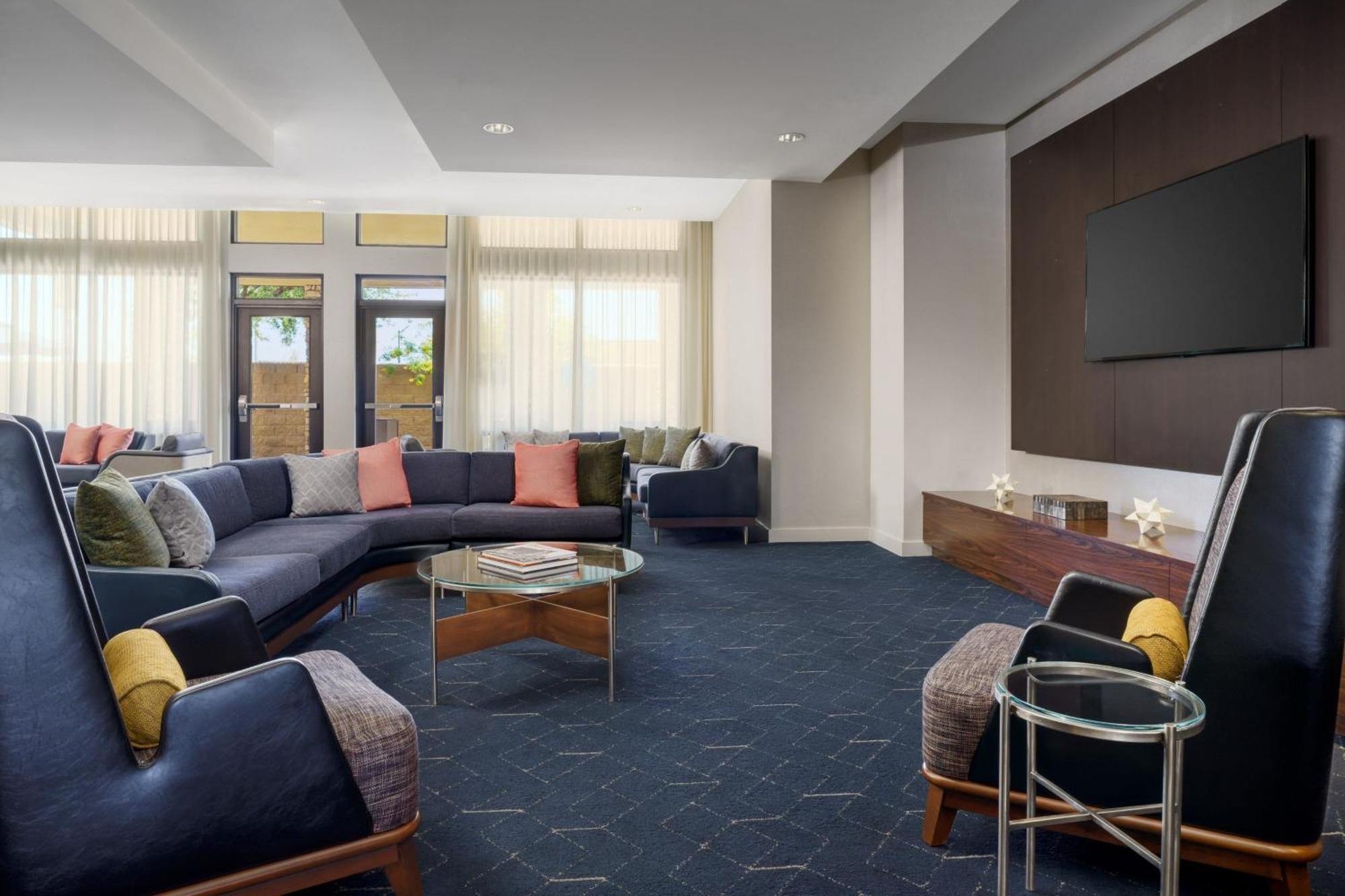 Courtyard By Marriott Phoenix Mesa Gateway Airport Exterior photo