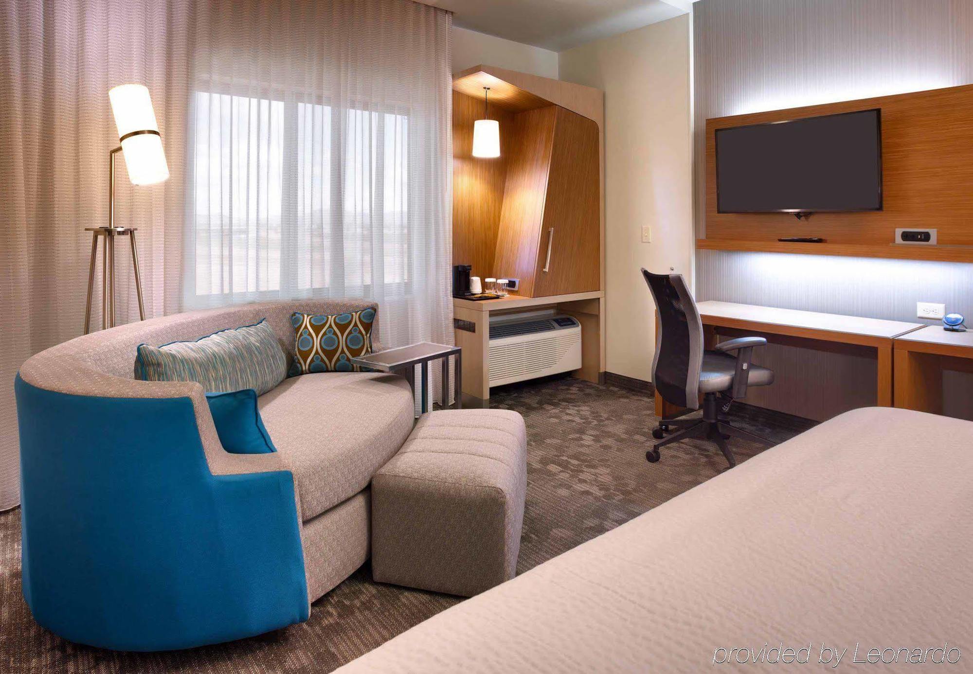 Courtyard By Marriott Phoenix Mesa Gateway Airport Exterior photo