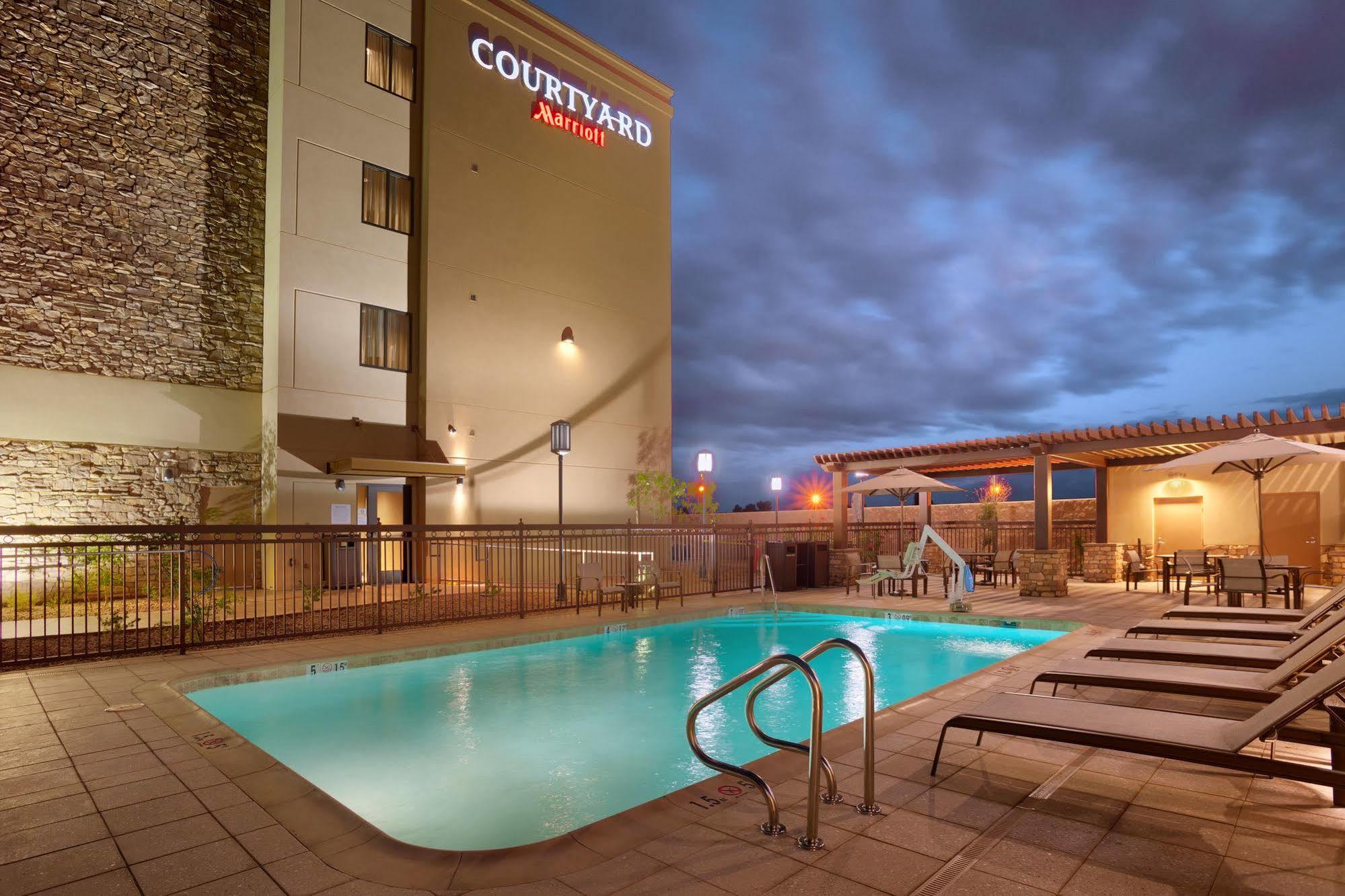 Courtyard By Marriott Phoenix Mesa Gateway Airport Exterior photo